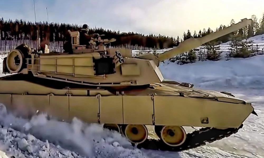 Abrams εναντίον Leopard: Νορβηγοί διδάσκουν Αμερικανούς να κάνουν «drift» στον πάγο (βίντεο)